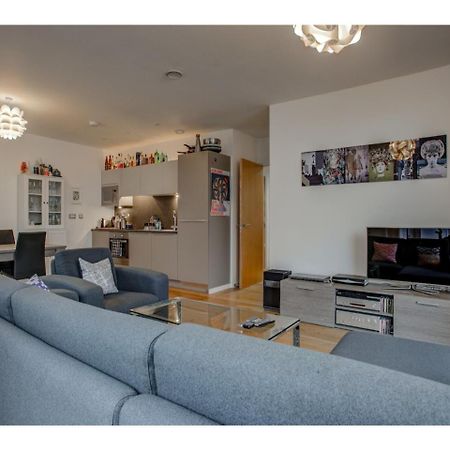 Stylish And Charming Apt For Up To 4, Manchester Apartment Exterior photo